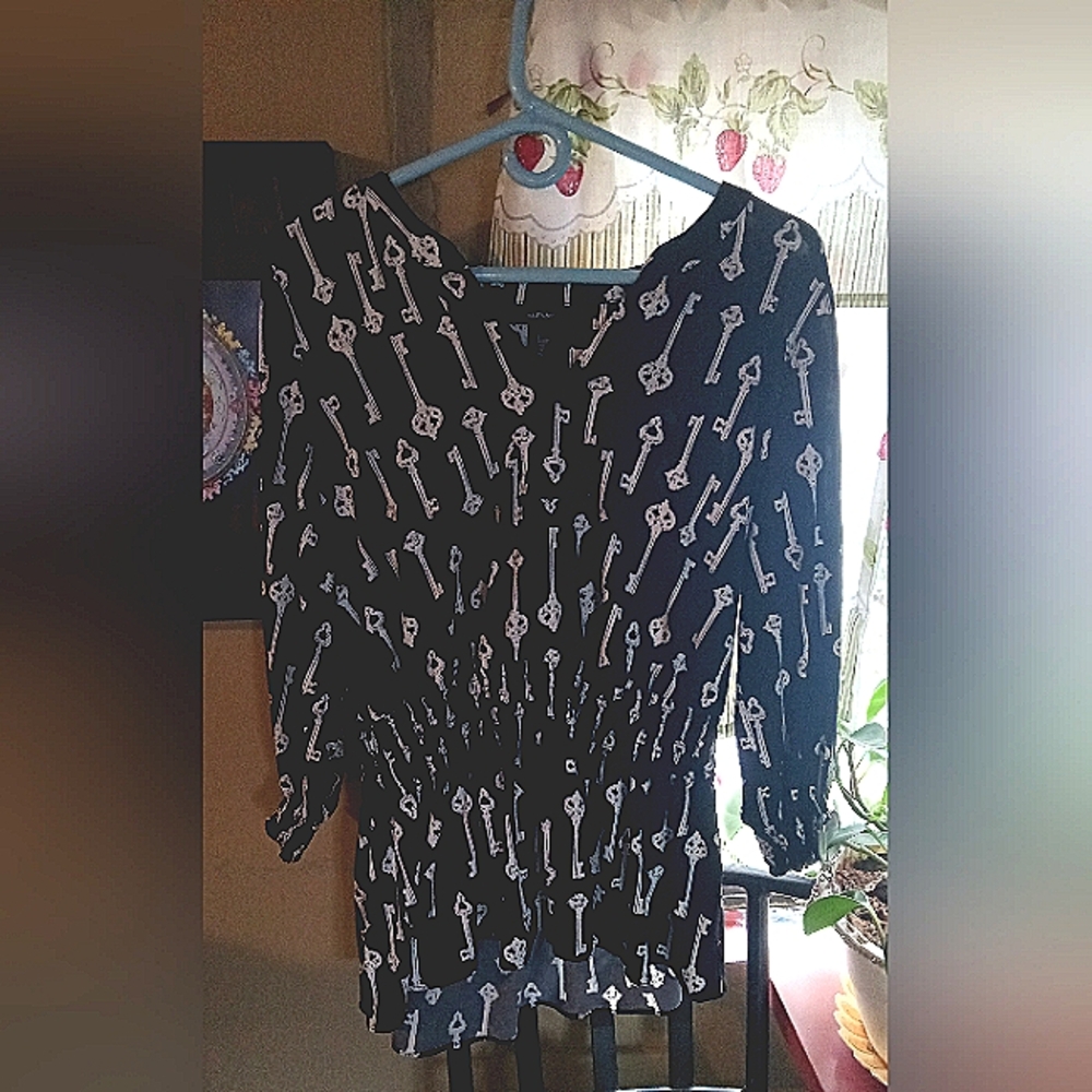 Mysterious unique blouse